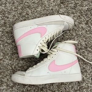 Nike blazers pink foam/coconut 6.5